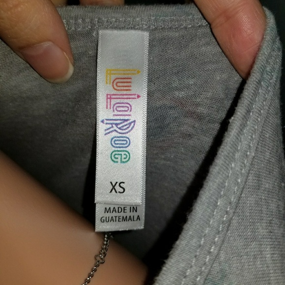 Lu La Roe Classic Tee Size XS Peacock Feathers - Picture 2 of 6